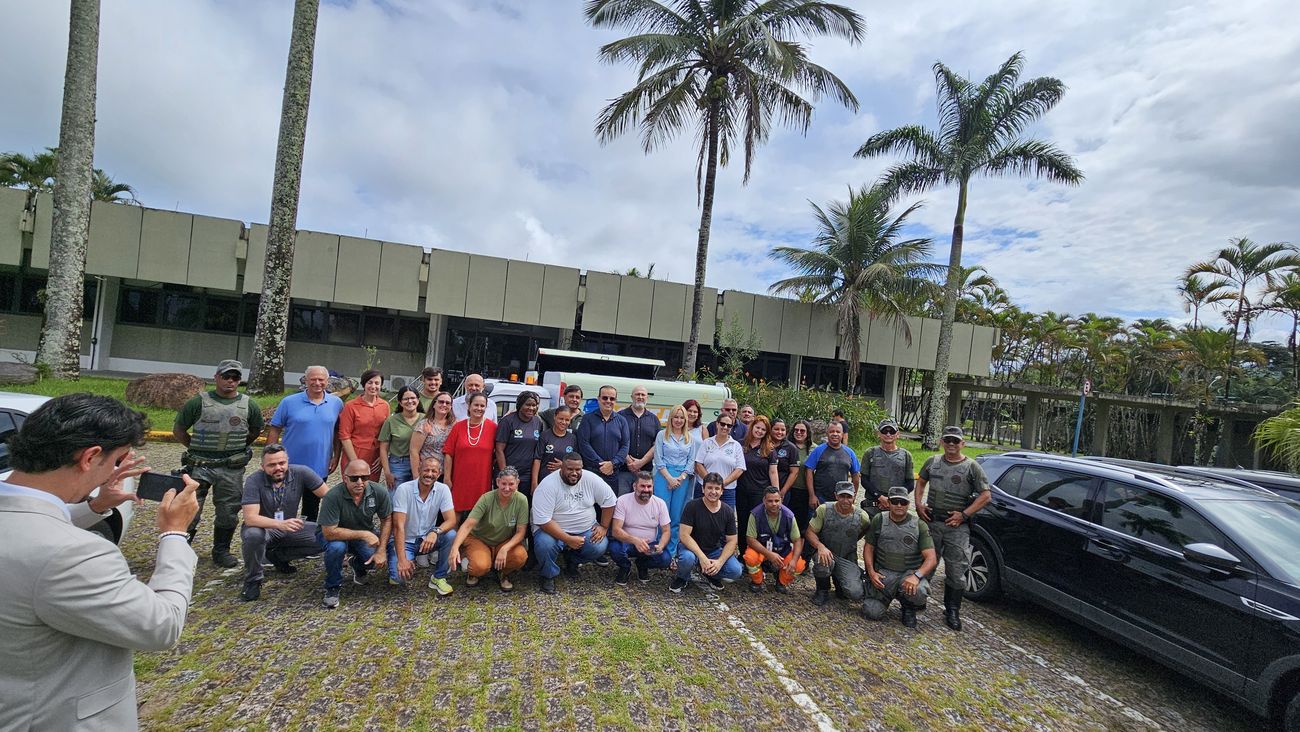 Entrega oficial da frota elétrica de coleta seletiva à prefeitura de Bertioga